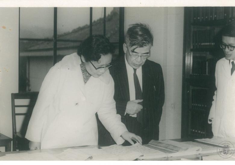 1962年2月　吳大猷院士與吳健雄院士參觀本所考古文物