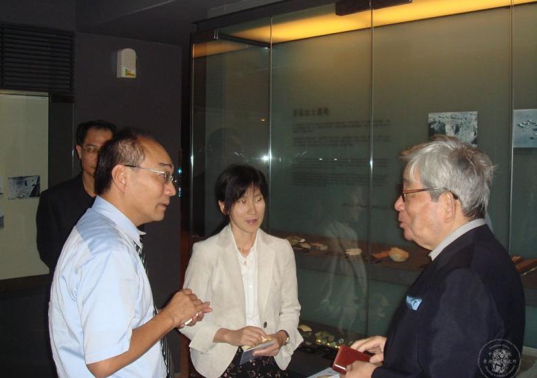 2009年10月 諾貝爾文學獎得主大江健三郎參觀文物陳列館