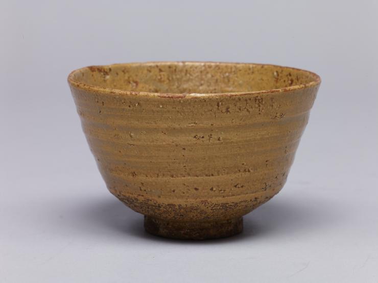 黃伊羅保茶碗| 開放博物館