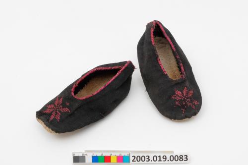 黑棉地十字繡紋嬰兒鞋