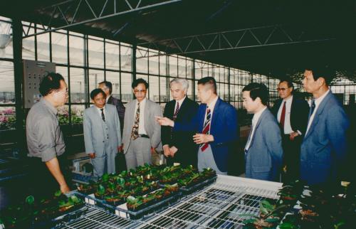 1995年3月24日越南清化省省主席梅春明參訪1