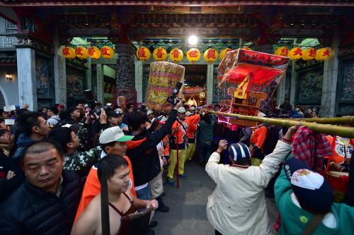 東山碧軒寺迎佛祖暨遶境_東山迎佛祖上山