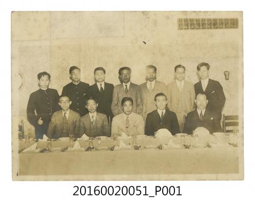 張星賢任職滿鐵時期代表滿州隊回台參加首屆「三外地對抗賽」與吳三連等人於歡送會合照