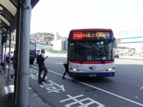 位於基隆火車站前站的基隆客運788公車候車亭