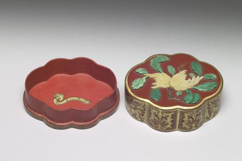 清 十八－十九世紀 螺鈿佛手瓣式盒
