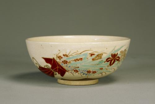 彩繪花束紋茶碗