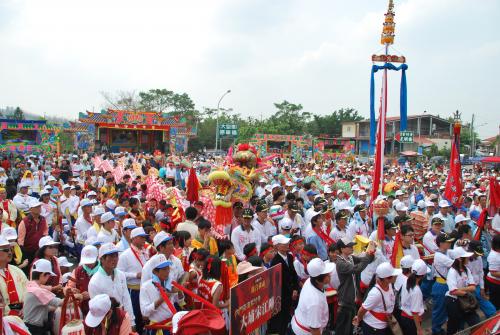 羅漢門迎佛祖_羅漢門迎佛祖_內門與觀亭兩廟首次會香