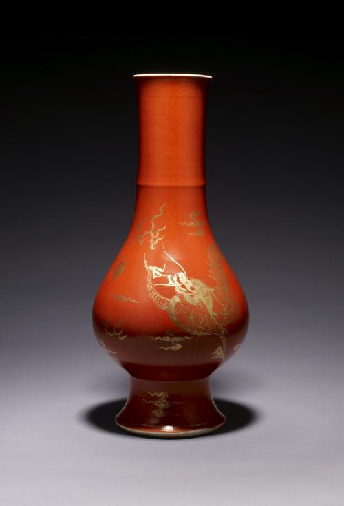 Pear-Shaped Vase with Dragon in Pursuit of Jewel