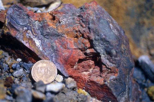 矽化砂岩被氧化鐵覆蓋