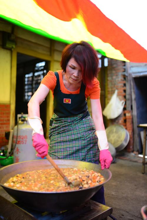 大甲媽祖遶境進香_沿途提供的餐飲_咖哩飯