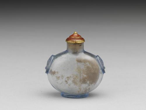 清 十八至十九世紀 淺藍色透明玻璃獸首銜環鼻煙壺