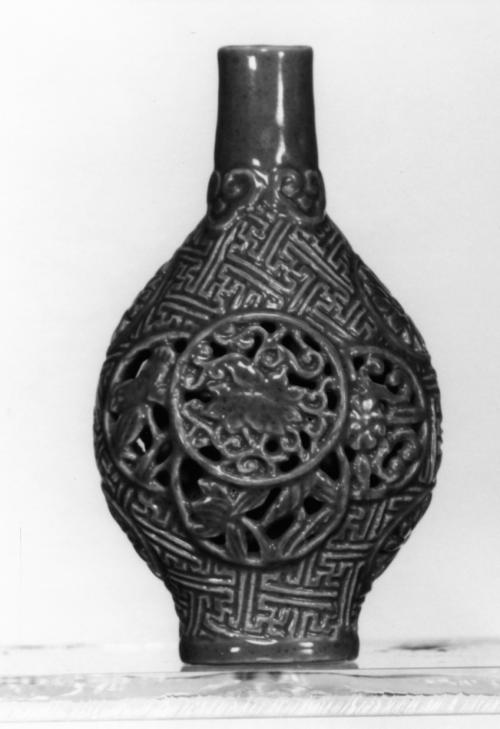 Snuff Bottle with Pierced Medallions