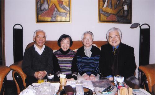 吳漪曼、張己任教授（右一）於研討會期間拜訪吳祖強教授夫婦