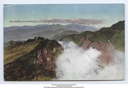 雲霧繚繞的山峰