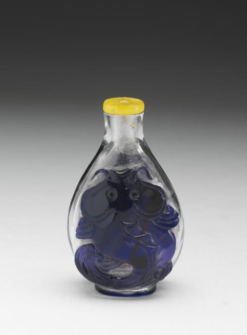 清 十九世紀 透明地套紫色玻璃年年有餘鼻煙壺