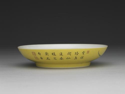 清 雍正 瓷胎畫琺瑯黃地芝蘭圖盤