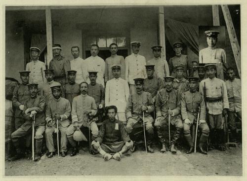 1915年西來庵事件首謀余清芳被捕後與日軍於噍吧哖支廳合影