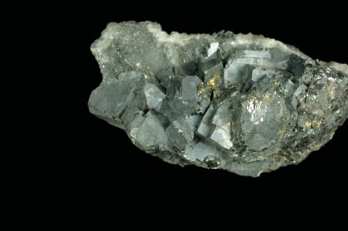 與黃銅礦共生的銀白色方鉛礦