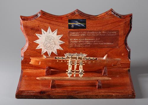 諾魯傳統獨木舟模型