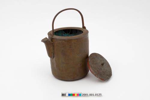 銅茶壺