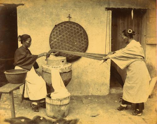 婦女信徒磨粿