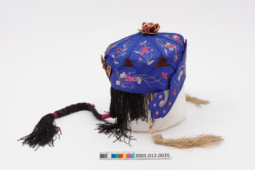 寶藍地花卉紋刺繡䲭鴞帽
