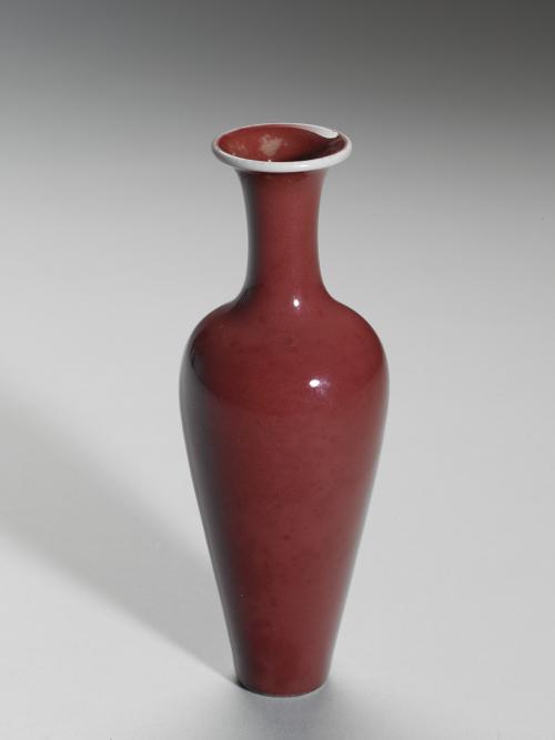 清 紅釉瓷柳葉瓶