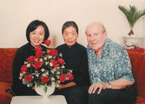 吳漪曼、母親與蕭滋居家照
