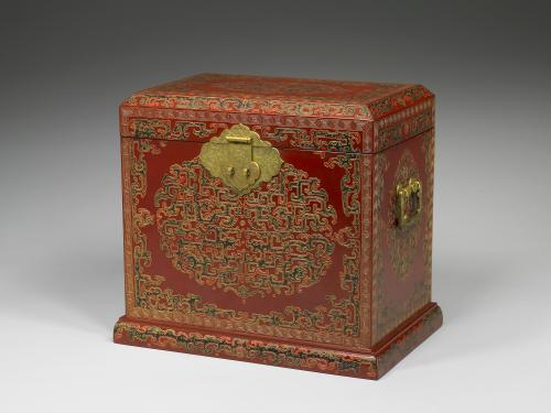 清 十八世紀 戧金描漆龍鳳紋箱
