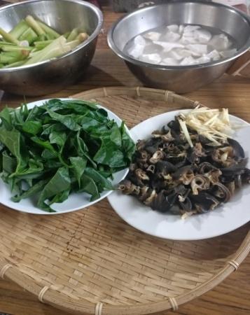Lolo+ kacumuli 魔法阿嬤湯的食材—芋頭、芋頭梗、木鱉葉