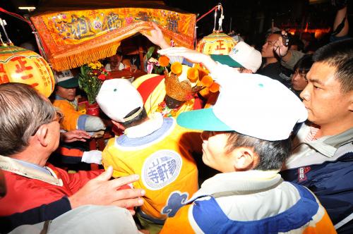 東山碧軒寺迎佛祖暨遶境_東山迎佛祖