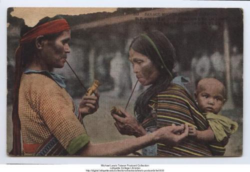 吸煙中的泰雅族婦女