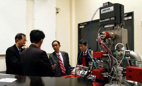 中央研究院李遠哲院士訪問奈米級二次離子質譜儀計畫