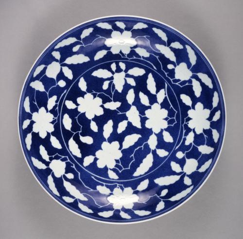 Plate with Reserved Plum Blossoms