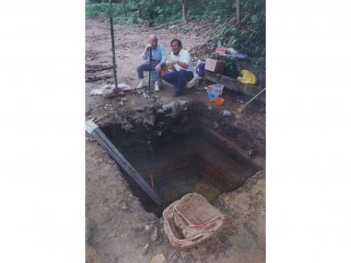 1997年9月　石璋如與劉益昌於蔡元培館北山腳下發掘現場