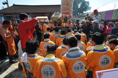 東山碧軒寺迎佛祖暨遶境_東山迎佛祖