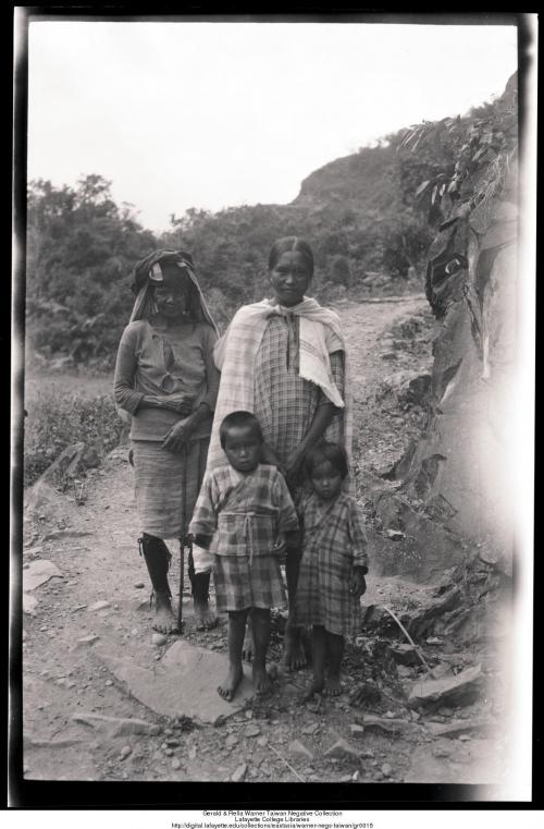 Women and children near Kappanzan
