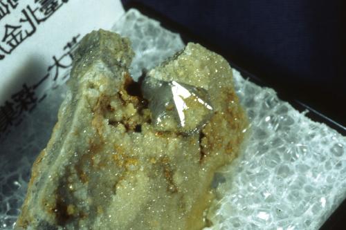 金瓜石地區的安山岩中可以發現高溫石英