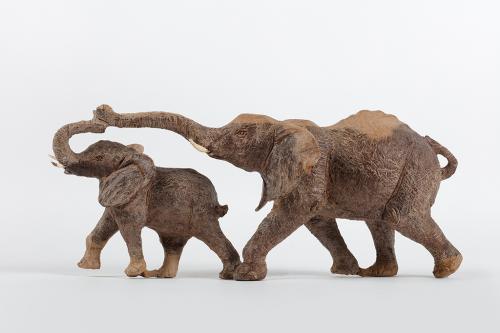 雙象木雕(Wood Sculpture of Two Elephants)