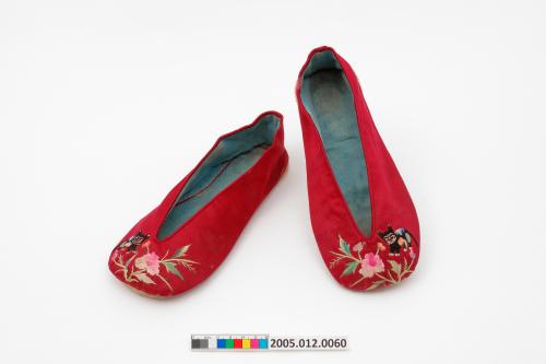 紅地繡花平底鞋