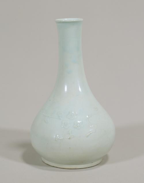 白瓷梅樹紋瓶