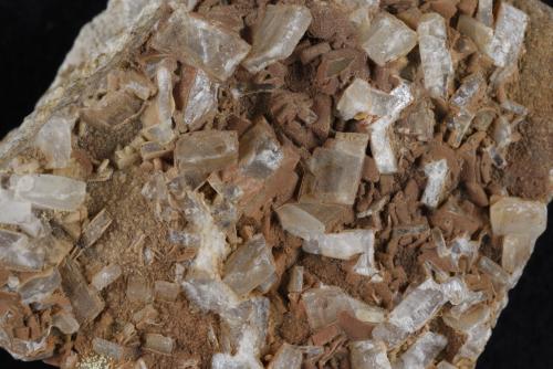 金瓜石礦工常因重晶石的外型及顏色而稱之為馬齒石
