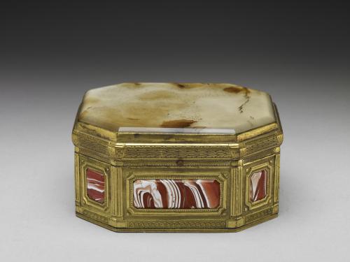 歐洲 十八世紀 鍍金嵌玉髓玻璃鼻煙盒