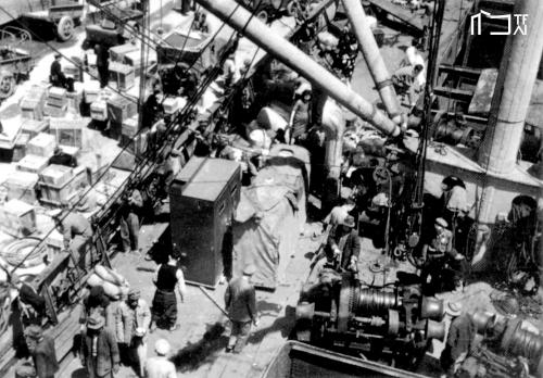 中製廠於碼頭搬運器材（1948）