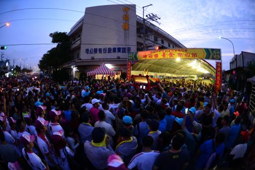 大甲媽祖遶境進香_大轎停駕坤福樓點心站