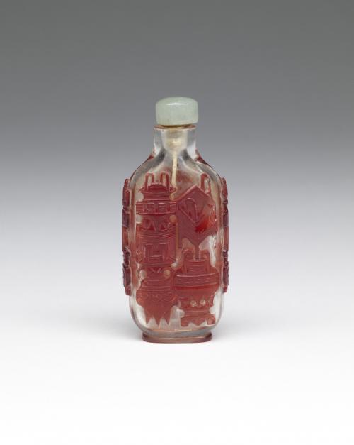 Snuff Bottle with Antiques