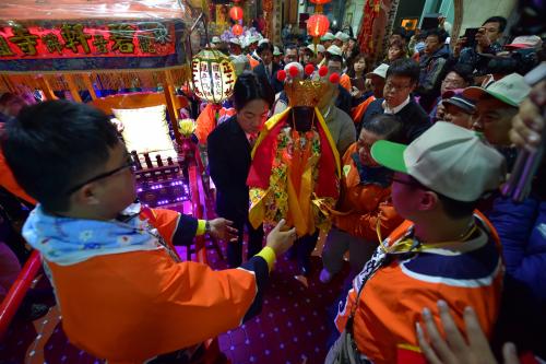 東山碧軒寺迎佛祖暨遶境_東山迎佛祖上山