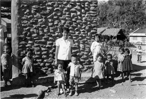 1957年移住至平地的武塔部落