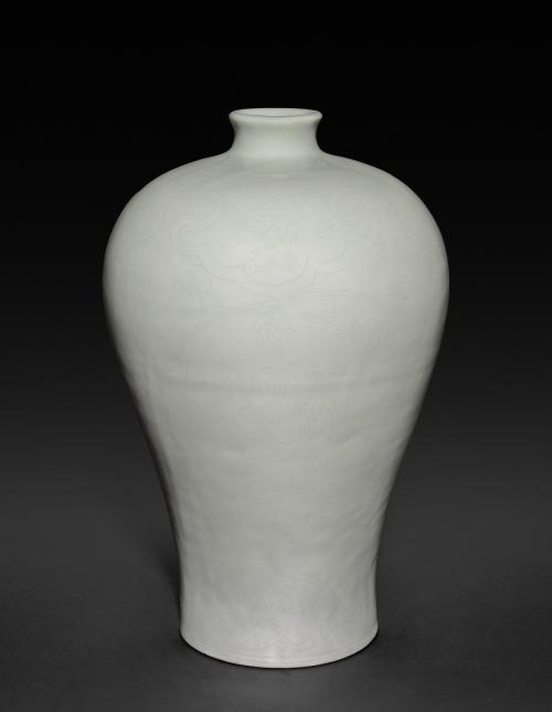 Meiping  Vase with Cloud Collars and Peony Sprays