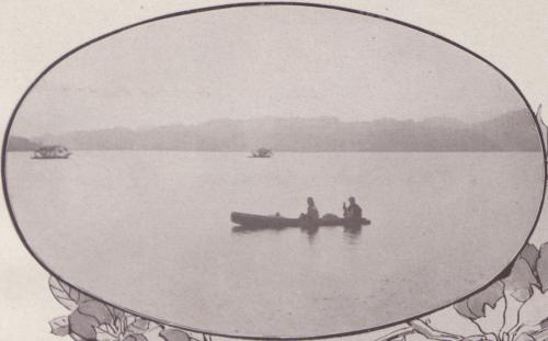 南投廳日月潭湖上的獨木舟